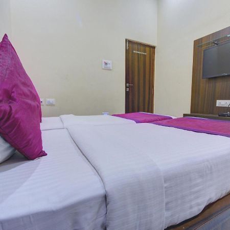 Oyo 7627 Royal Plaza Hotell Hyderabad Eksteriør bilde