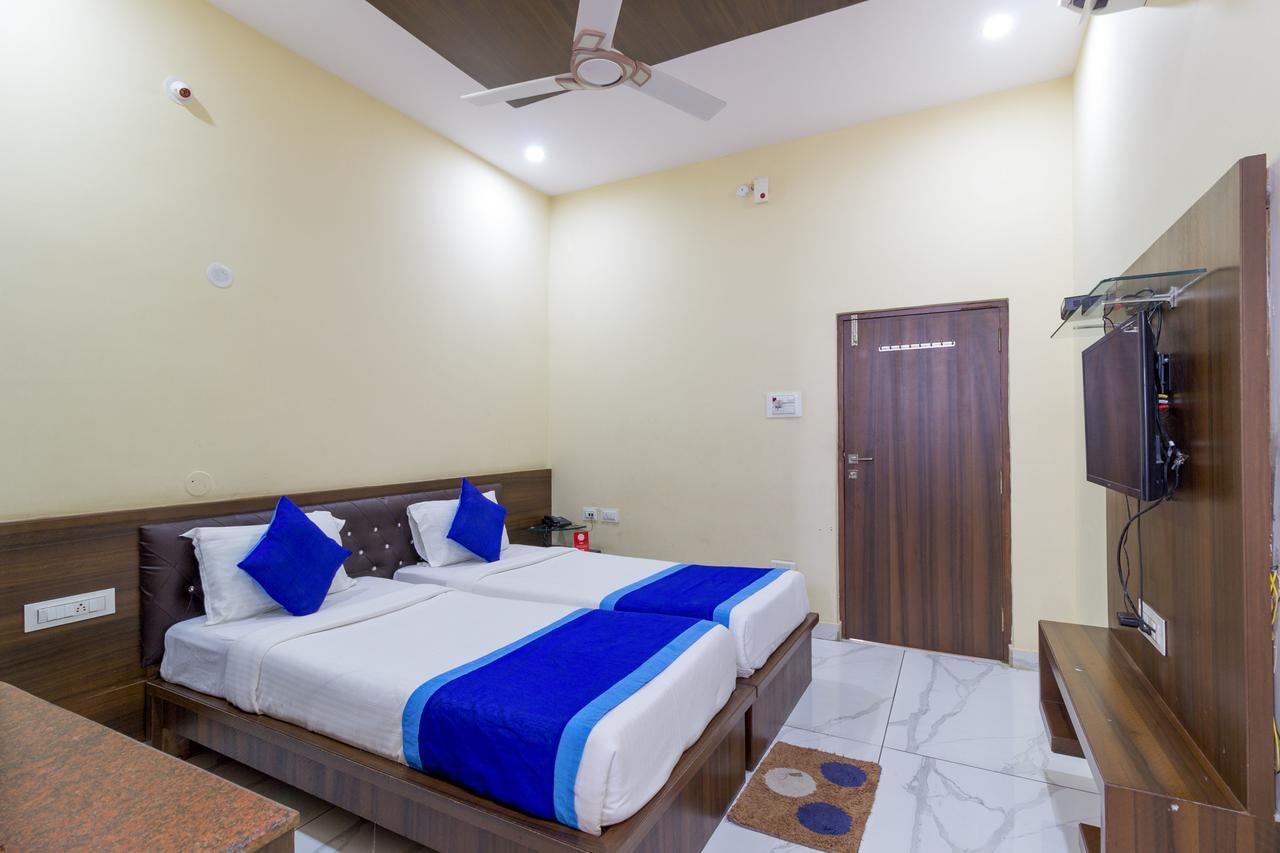 Oyo 7627 Royal Plaza Hotell Hyderabad Eksteriør bilde
