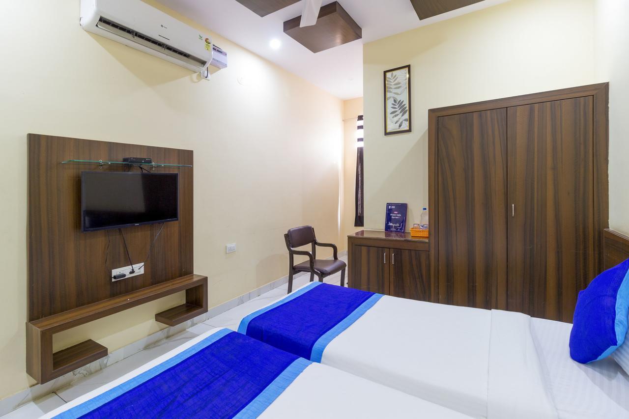 Oyo 7627 Royal Plaza Hotell Hyderabad Eksteriør bilde