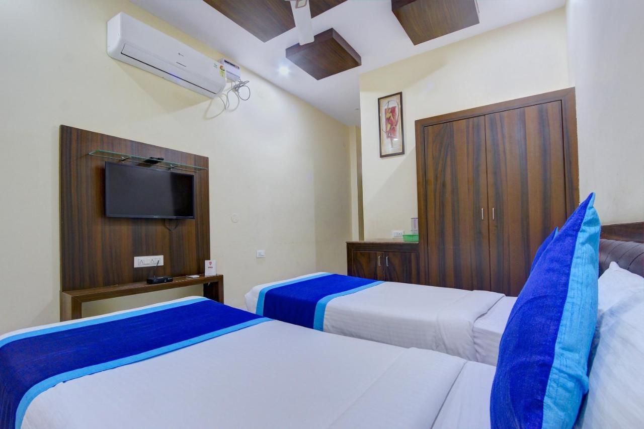 Oyo 7627 Royal Plaza Hotell Hyderabad Eksteriør bilde