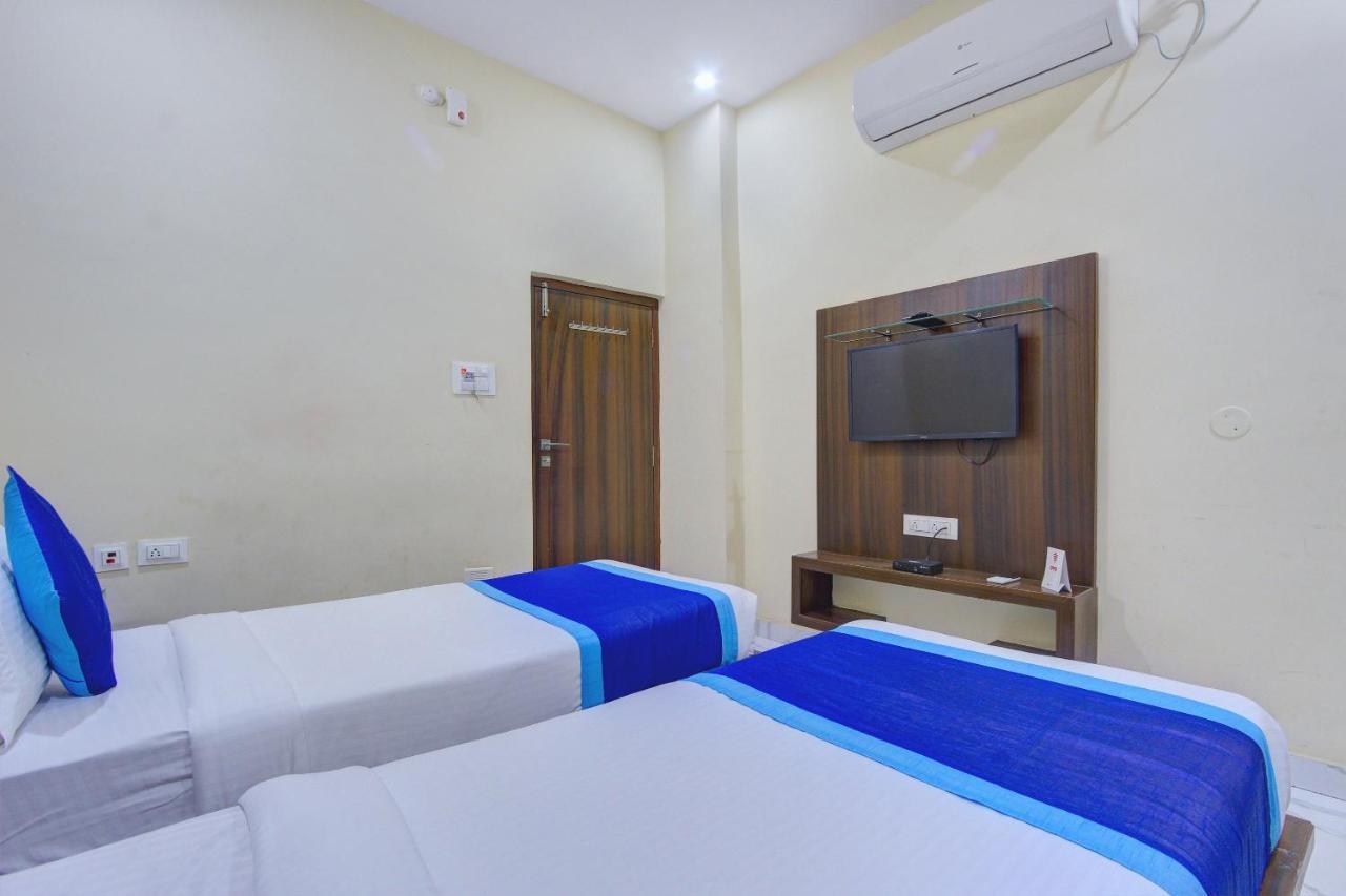 Oyo 7627 Royal Plaza Hotell Hyderabad Eksteriør bilde